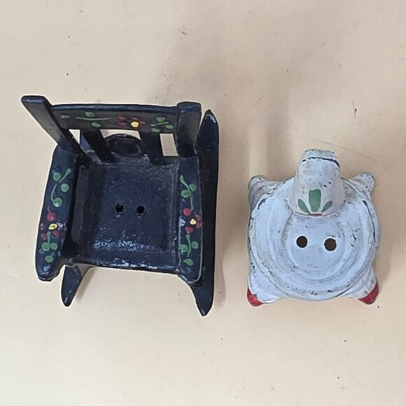 Vintage Cast Iron Miniature Rocking Chair & Stove Set With Floral Accents - Picture 5 of 11